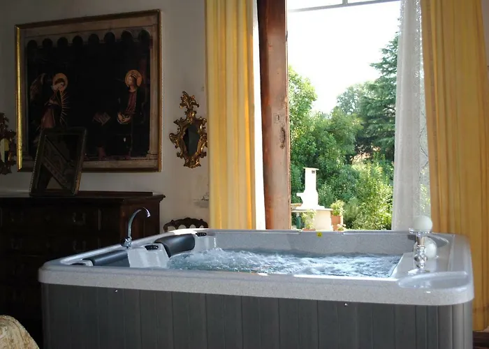 Castello Machiavelli 4* أوتْسانو ديل إميليا